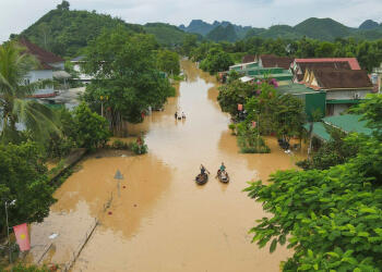 Lũ lụt tại Huế - Mưa như trút nước